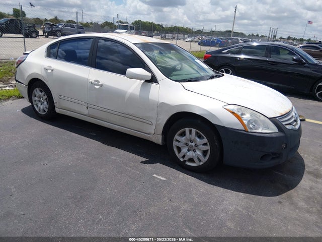 Salvage Nissan Altima Image