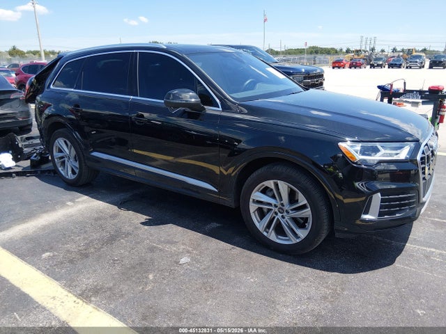 Salvage Audi Q7 Image