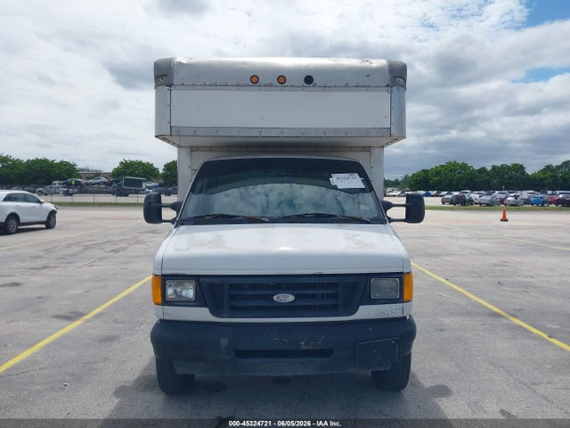 Ford E-350 Standard