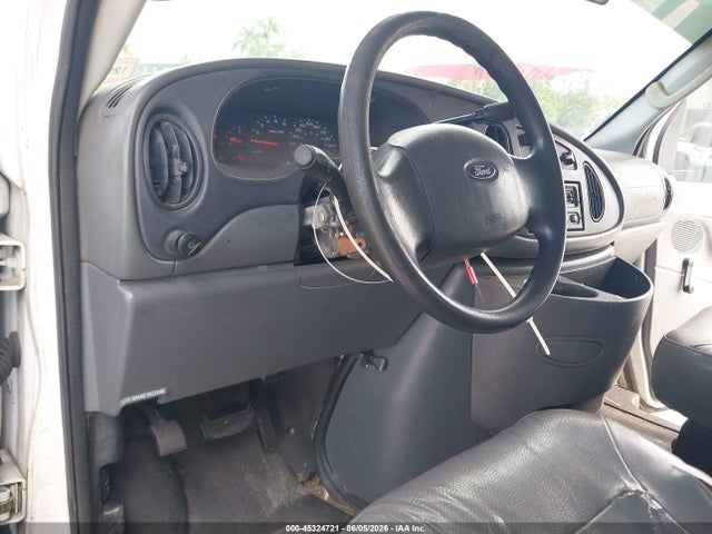 Ford E-350 Standard