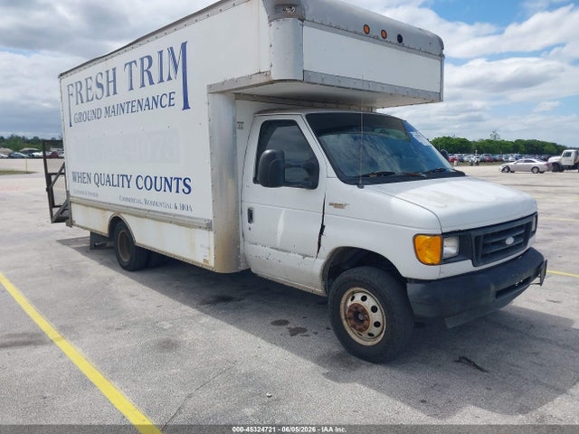 Salvage Ford E-350 Image