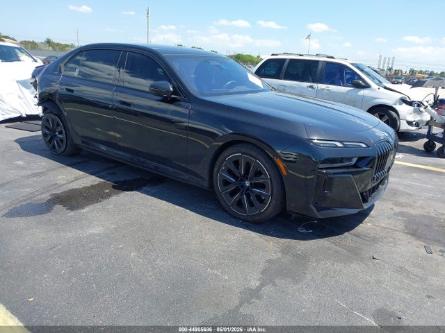 Salvage BMW i7 Image