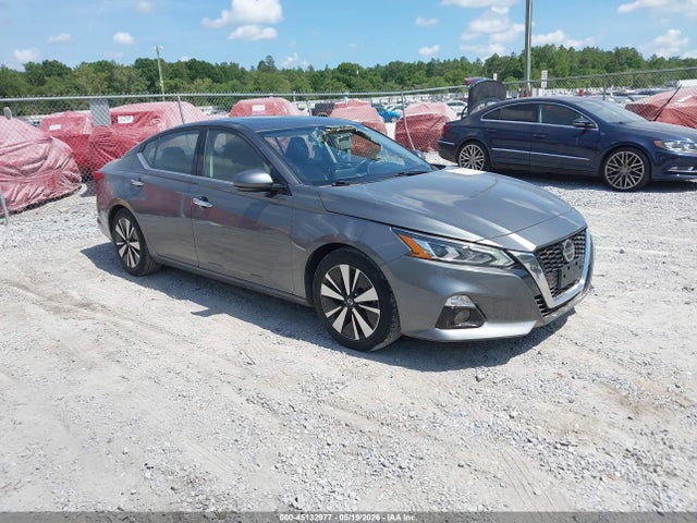 Salvage Nissan Altima Image