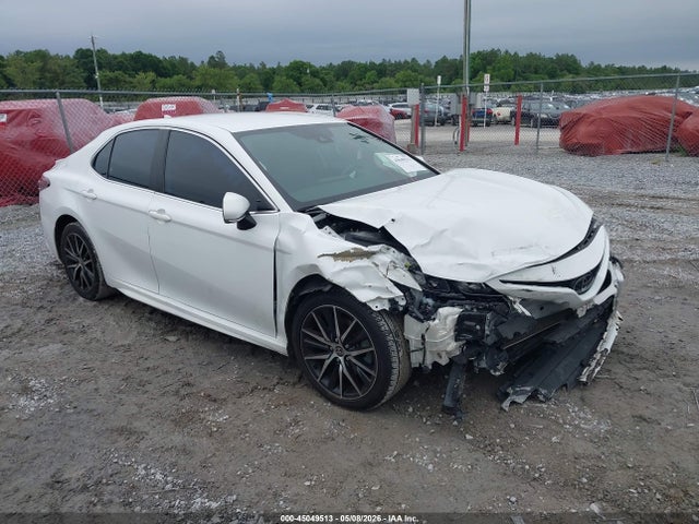 Salvage Toyota Camry Image