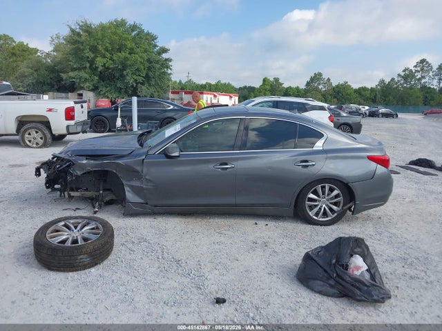 INFINITI Q50 Premium