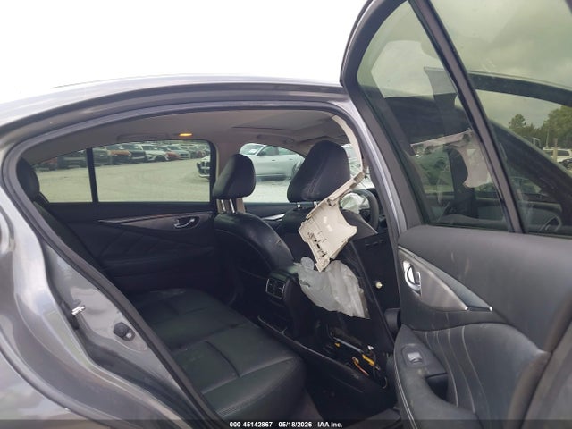 INFINITI Q50 Premium