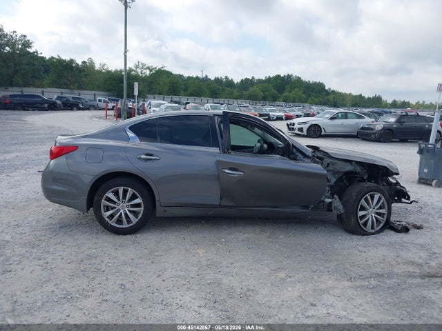 INFINITI Q50 Premium
