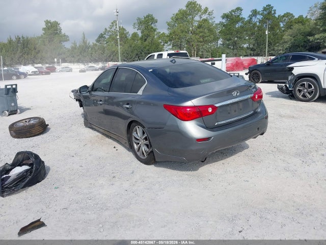 INFINITI Q50 Premium