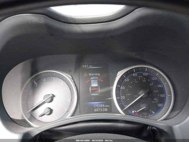 INFINITI Q50 Premium
