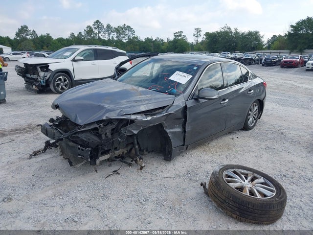 INFINITI Q50 Premium