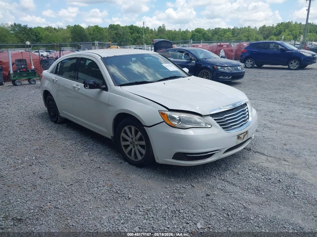 Salvage Chrysler 200 Image