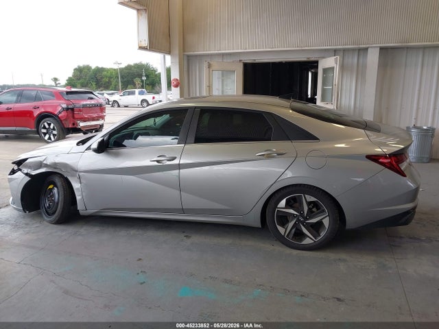 Hyundai ELANTRA Sel