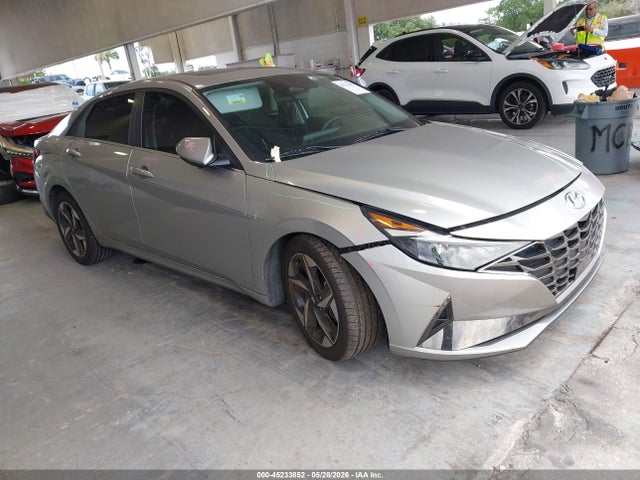 Salvage Hyundai ELANTRA Image