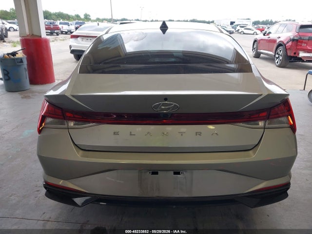 Hyundai ELANTRA Sel