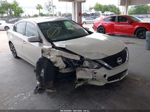 Salvage Nissan Altima Image