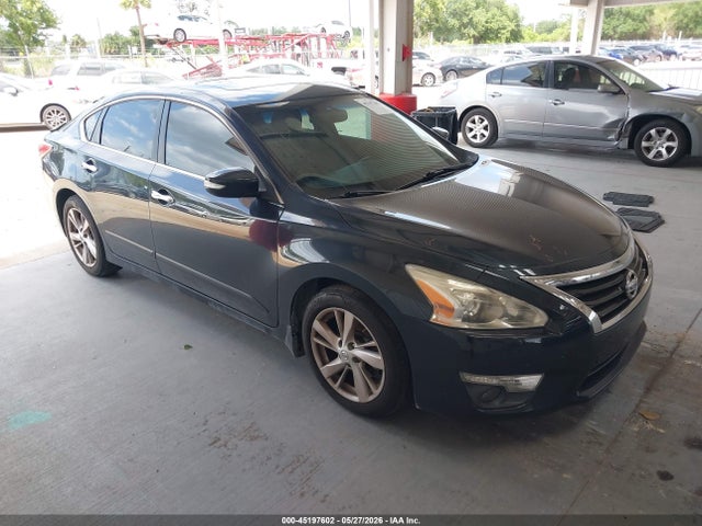 Salvage Nissan Altima Image