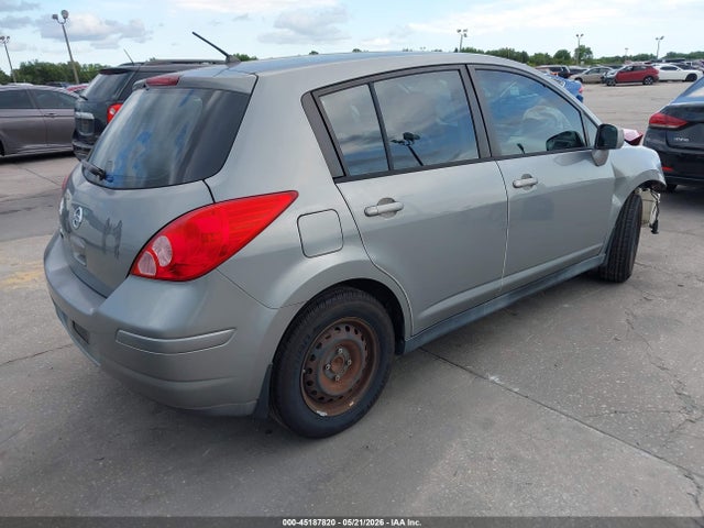 Nissan Versa 1.8s