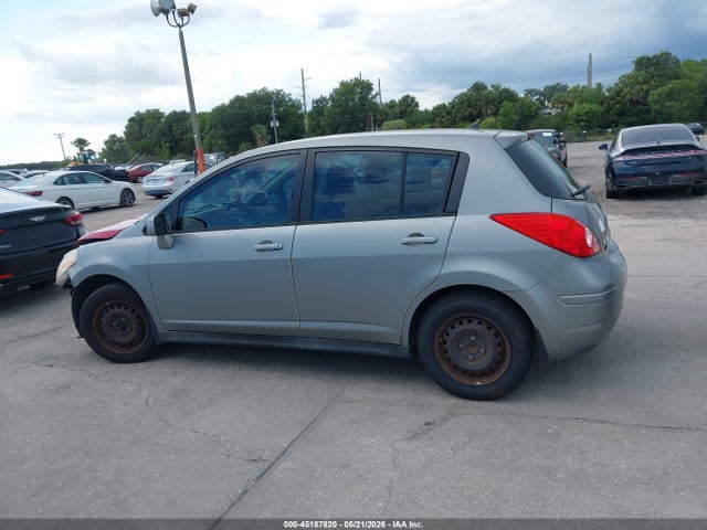 Nissan Versa 1.8s
