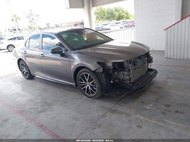 Salvage Toyota Camry Image