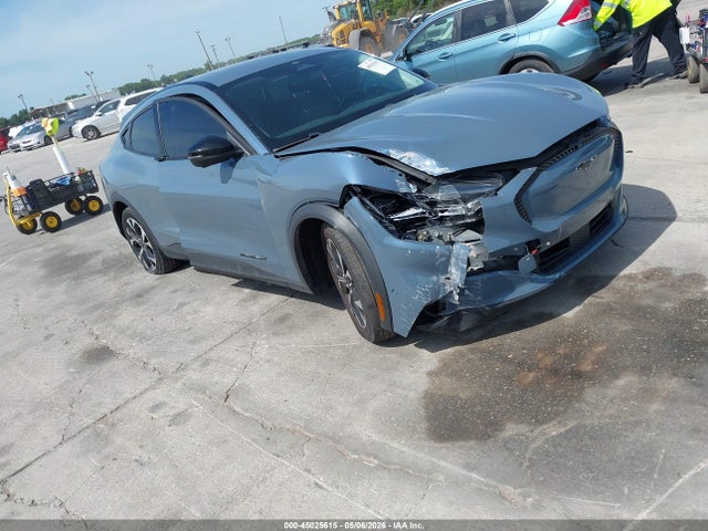 Salvage Ford Mustang Image