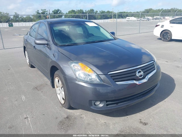 Salvage Nissan Altima Image