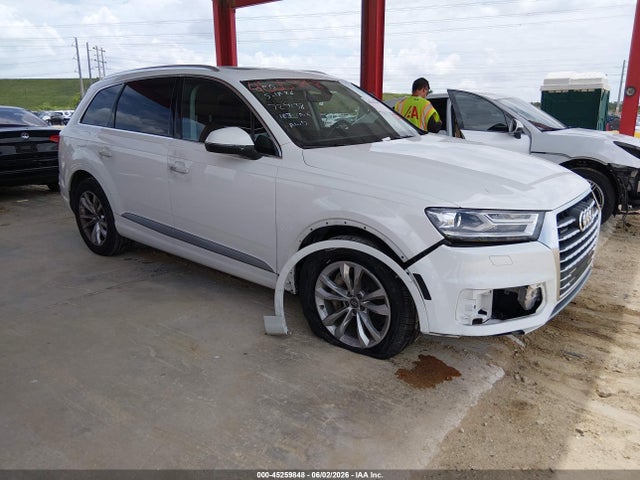 Salvage Audi Q7 Image