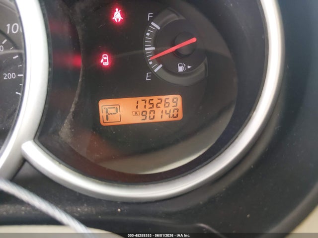 Nissan Versa 1.8s