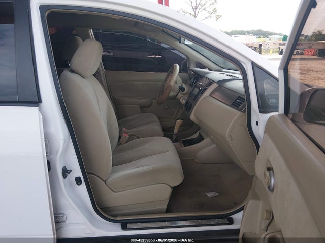 Nissan Versa 1.8s