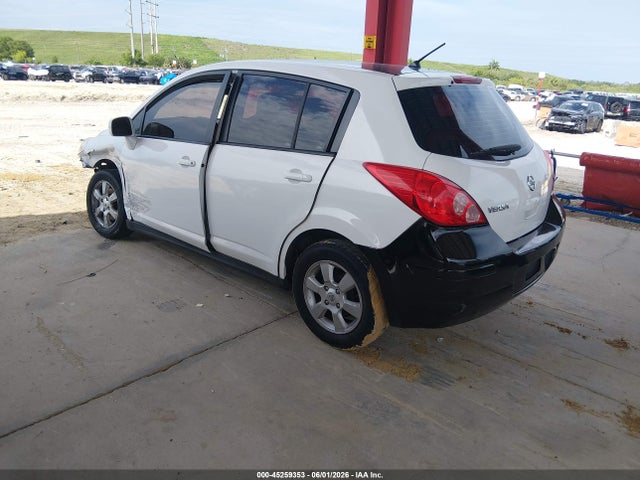Nissan Versa 1.8s