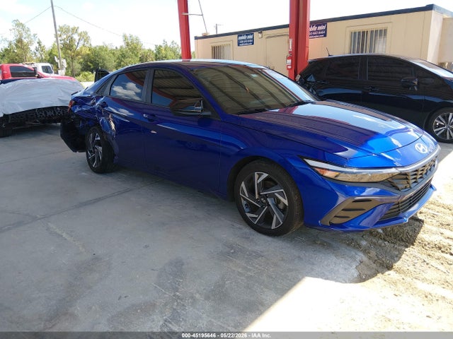 Salvage Hyundai ELANTRA Image
