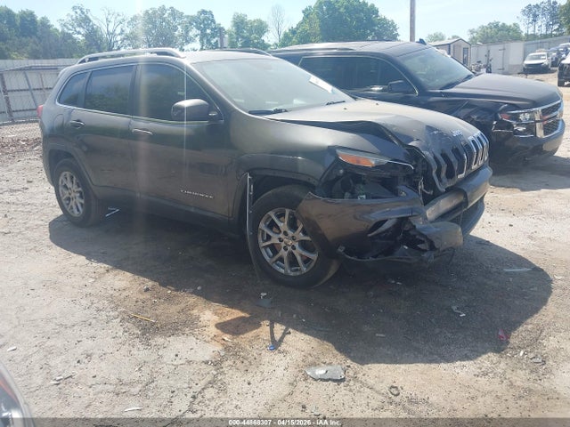 Salvage Jeep Cherokee Image