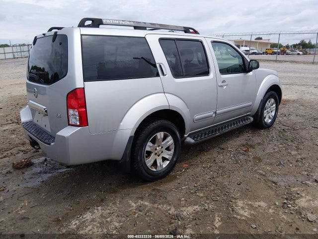 Nissan Pathfinder Le