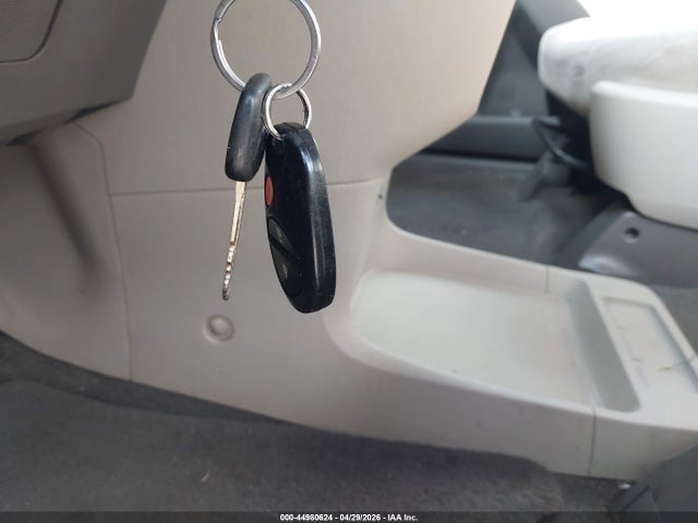 Toyota Sienna Base V6