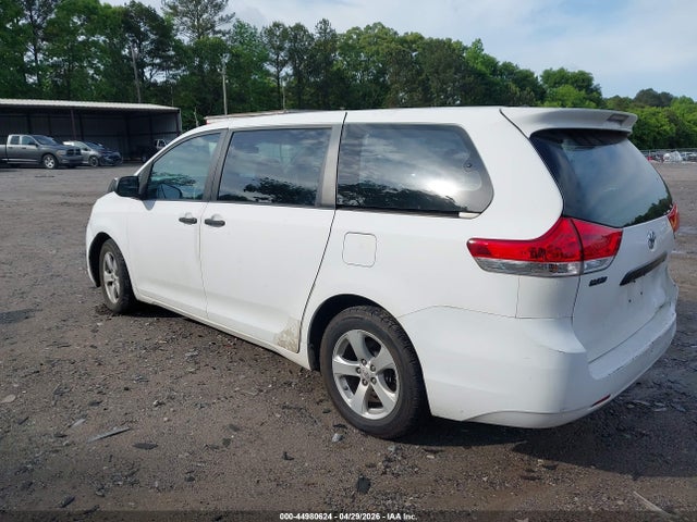 Toyota Sienna Base V6