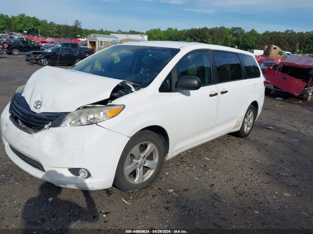 Toyota Sienna Base V6