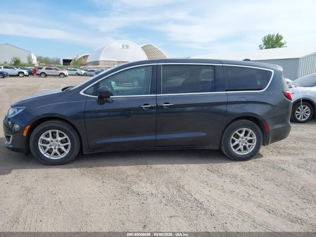 Chrysler Pacifica Touring