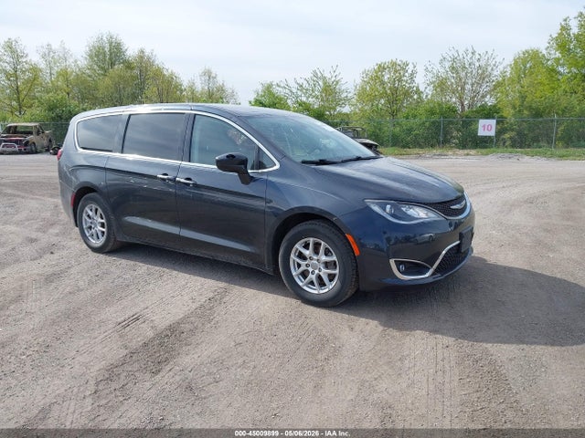 Salvage Chrysler Pacifica Image