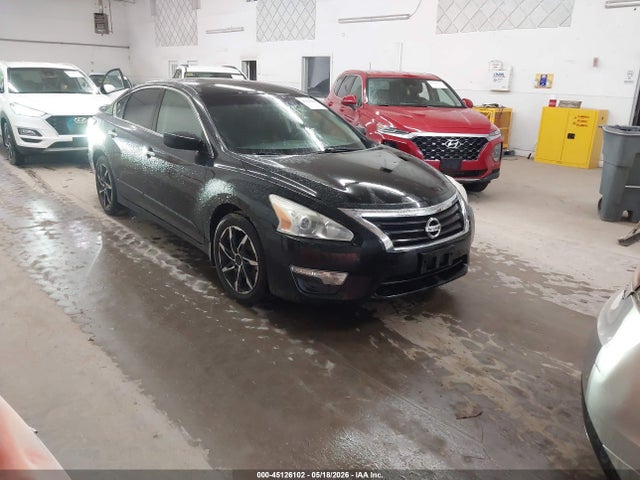 Salvage Nissan Altima Image