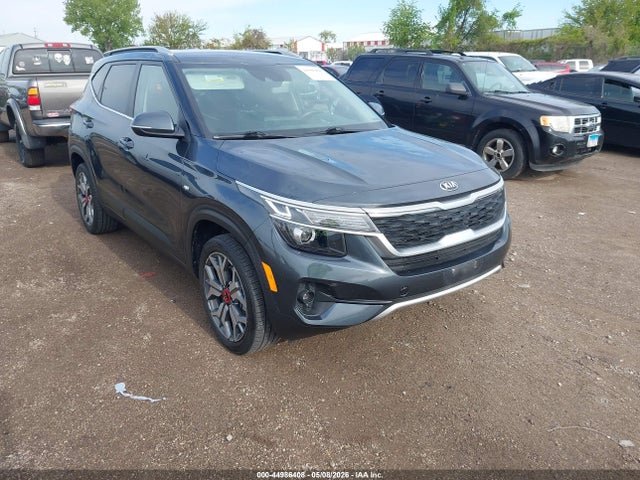 Salvage Kia Seltos Image
