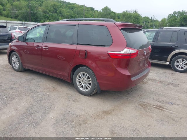 Toyota Sienna Xle 8 Passenger