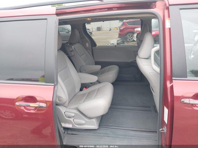 Toyota Sienna Xle 8 Passenger