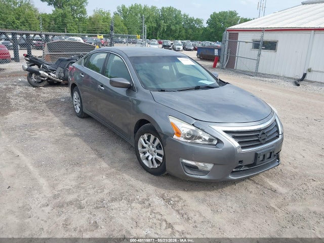 Salvage Nissan Altima Image
