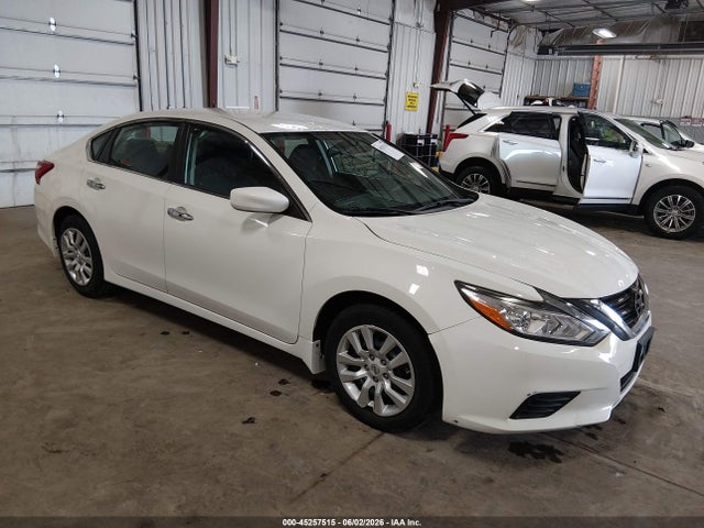 Salvage Nissan Altima Image