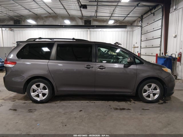Toyota Sienna Le V6 8 Passenger