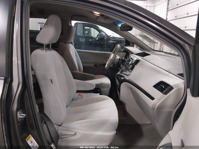 Toyota Sienna Le V6 8 Passenger