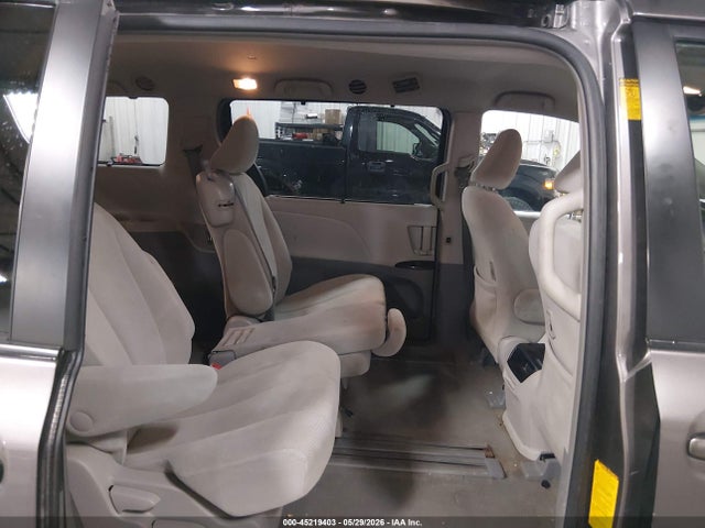 Toyota Sienna Le V6 8 Passenger