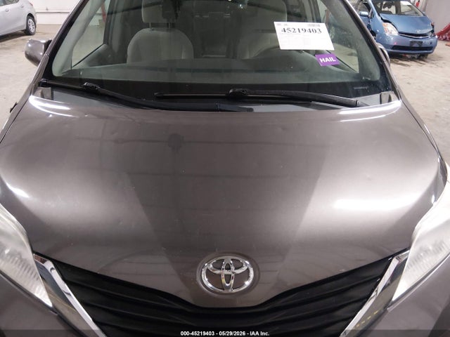 Toyota Sienna Le V6 8 Passenger