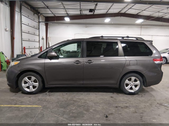 Toyota Sienna Le V6 8 Passenger