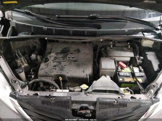 Toyota Sienna Le V6 8 Passenger