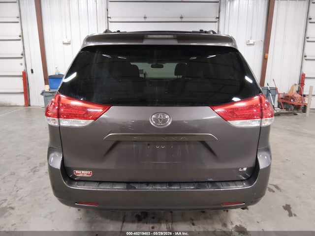 Toyota Sienna Le V6 8 Passenger